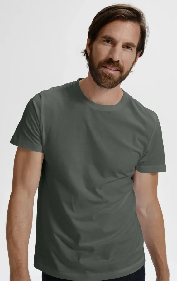 Das einfache T-Shirt der Männer, dunkler Schiefer Das einfache T-Shirt der Männer, dunkler Schiefer