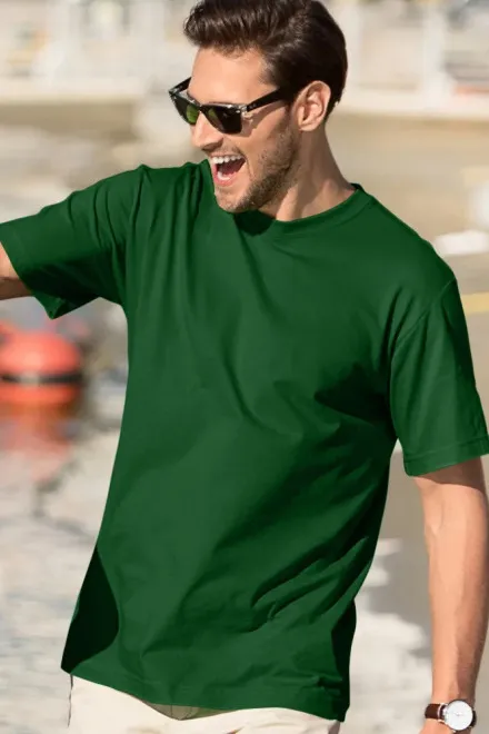 Das klassische T-Shirt der Männer, Flaschengrün