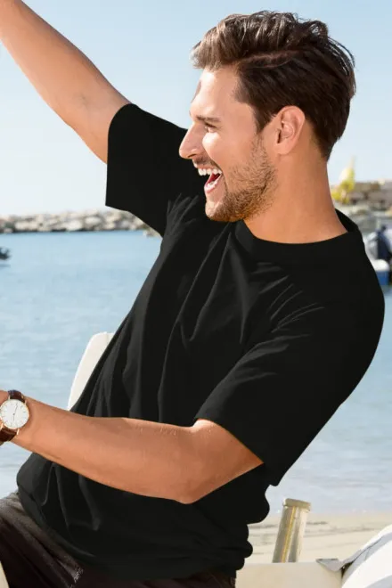 Klassisches T-Shirt, schwarz